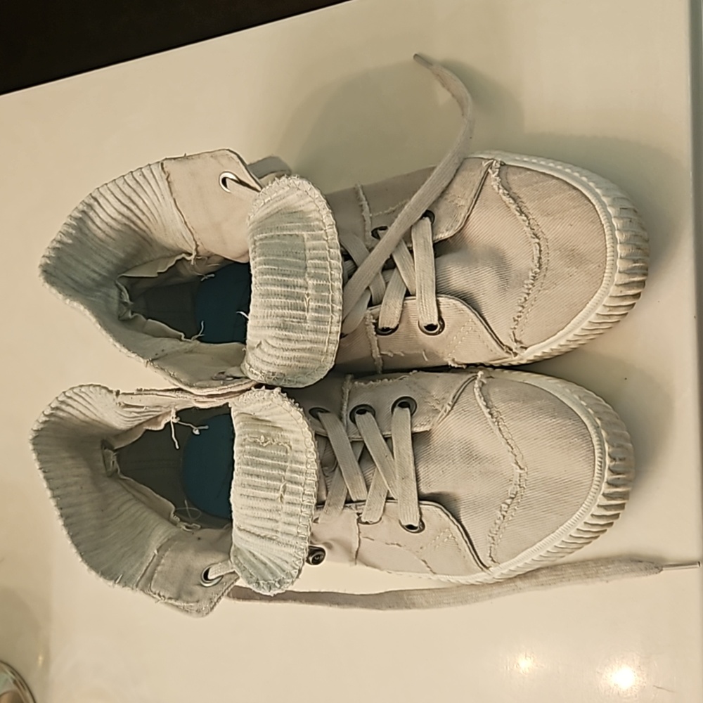 Blowfish Hightop Sneakers size 10 cream color